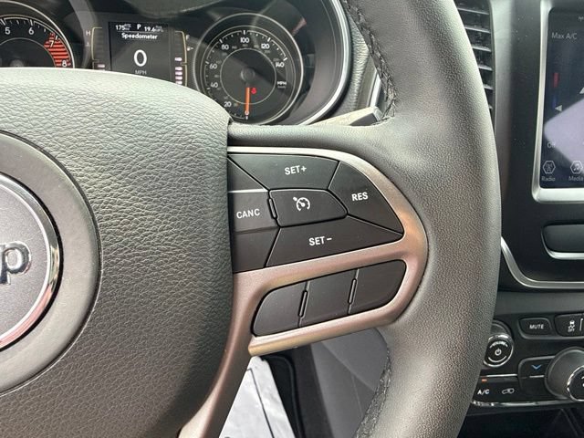 Used 2022 Jeep Cherokee Latitude AWD/4WD image 19