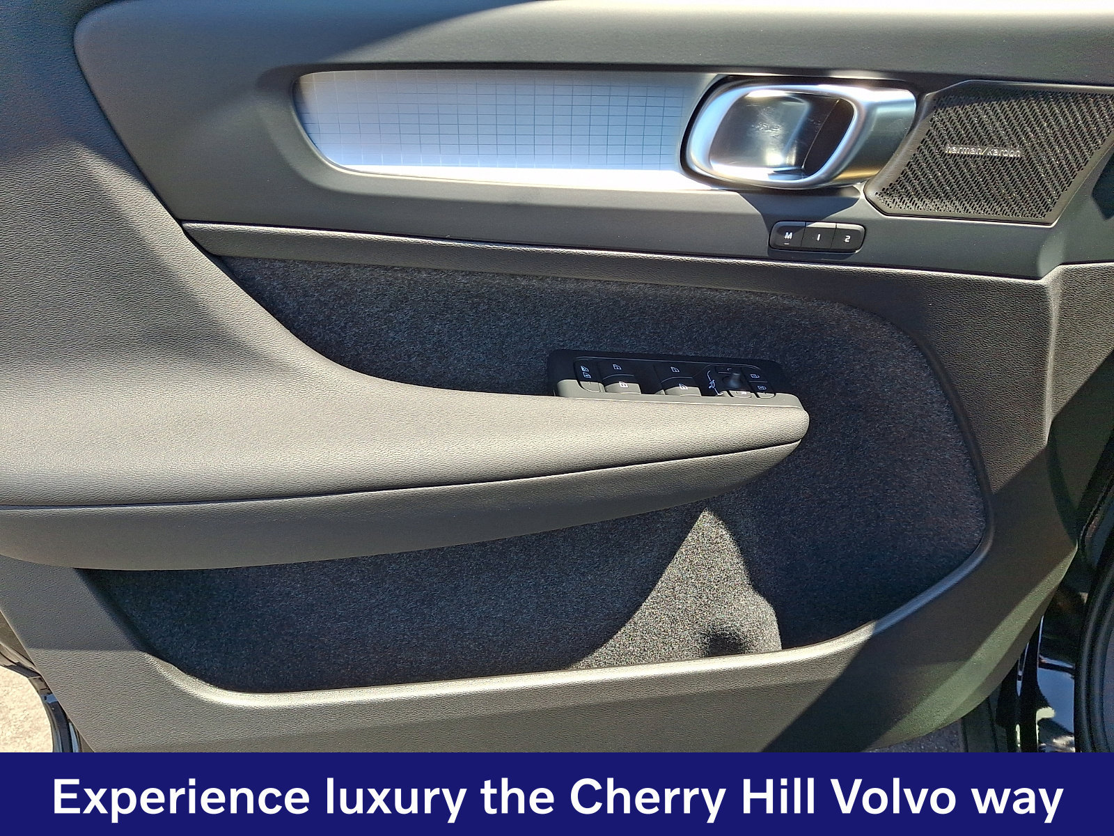 New 2026 Volvo XC40 B5 Ultra w/ Protection Package Premier AWD/4WD image 9