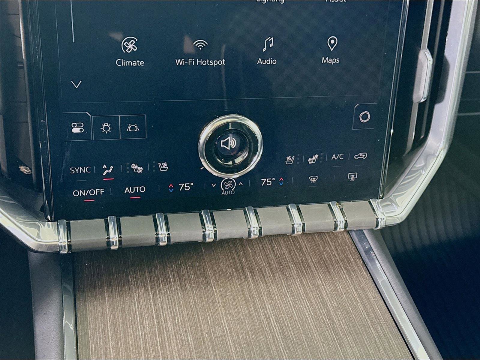 Used 2025 GMC Acadia Denali w/ Super Cruise Package image 10