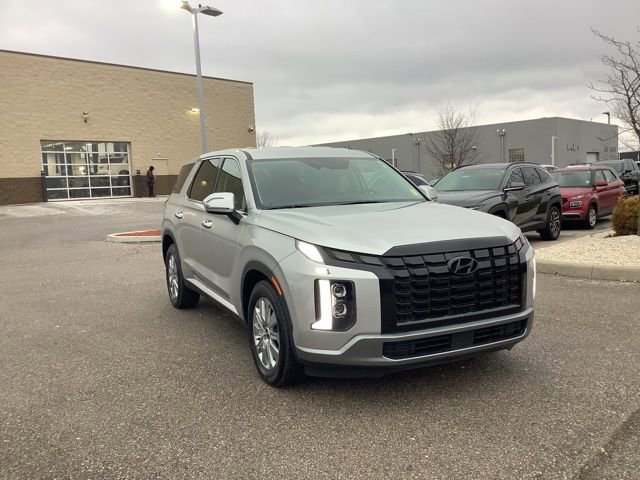 Used 2023 Hyundai Palisade SE image 3