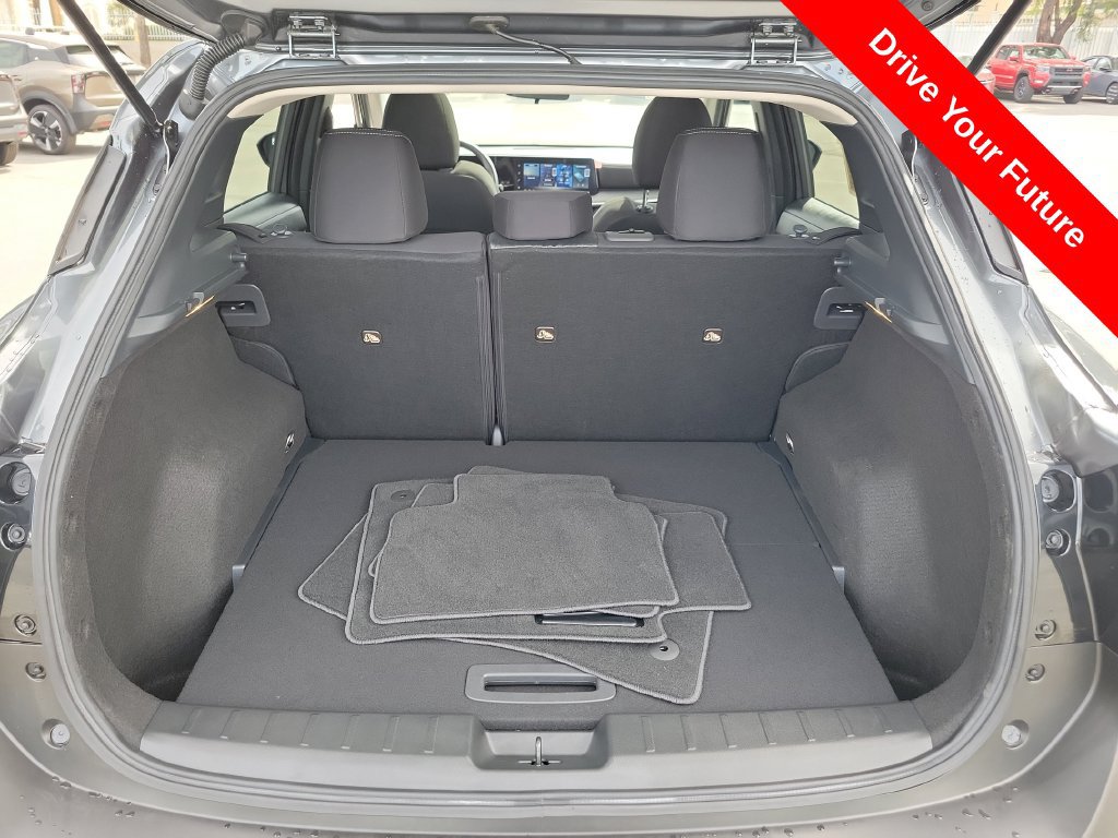 Used 2026 Nissan Kicks SV w/ SV Premium Package FWD image 25