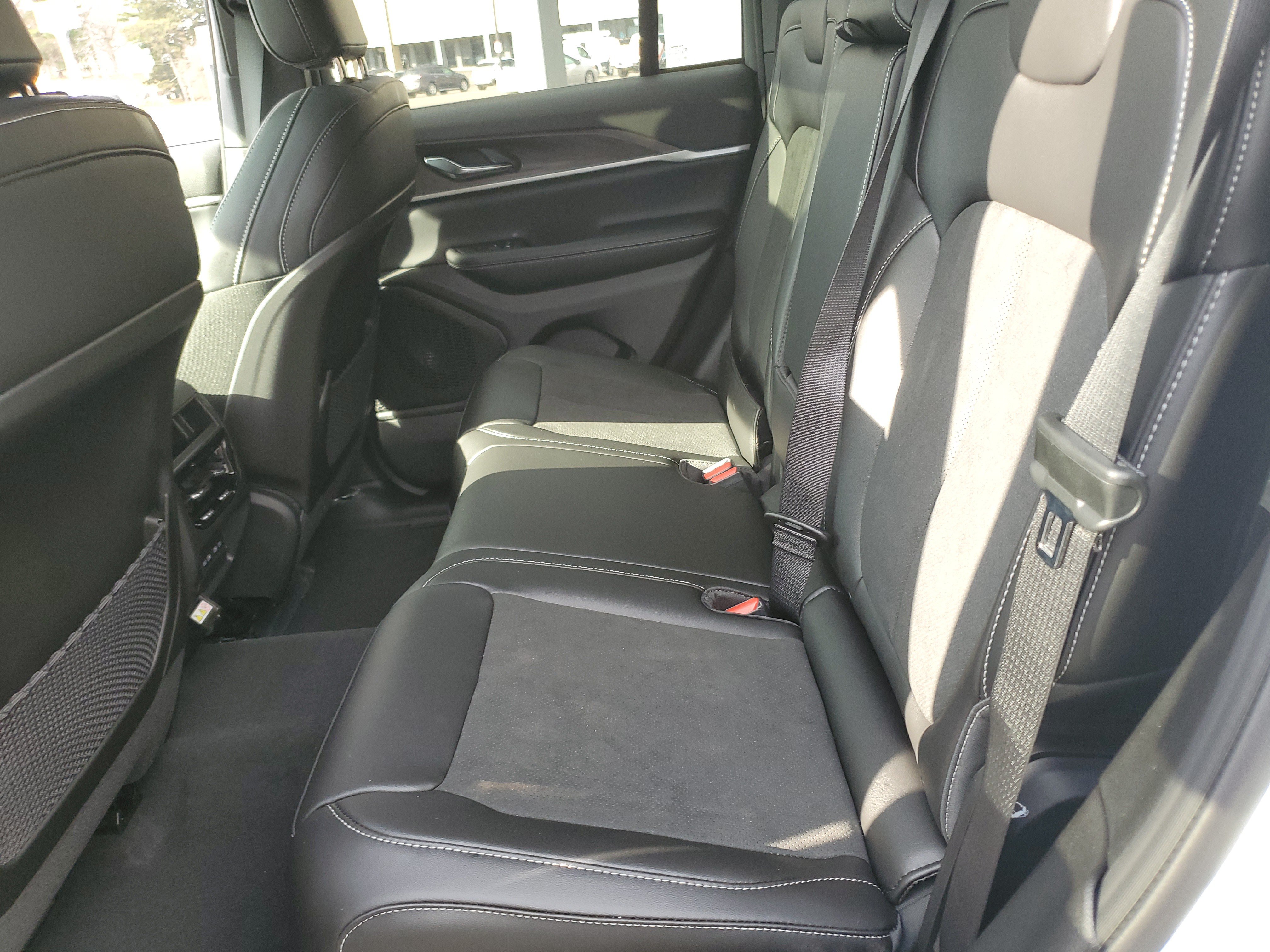 New 2026 Jeep Grand Cherokee Altitude AWD/4WD image 26