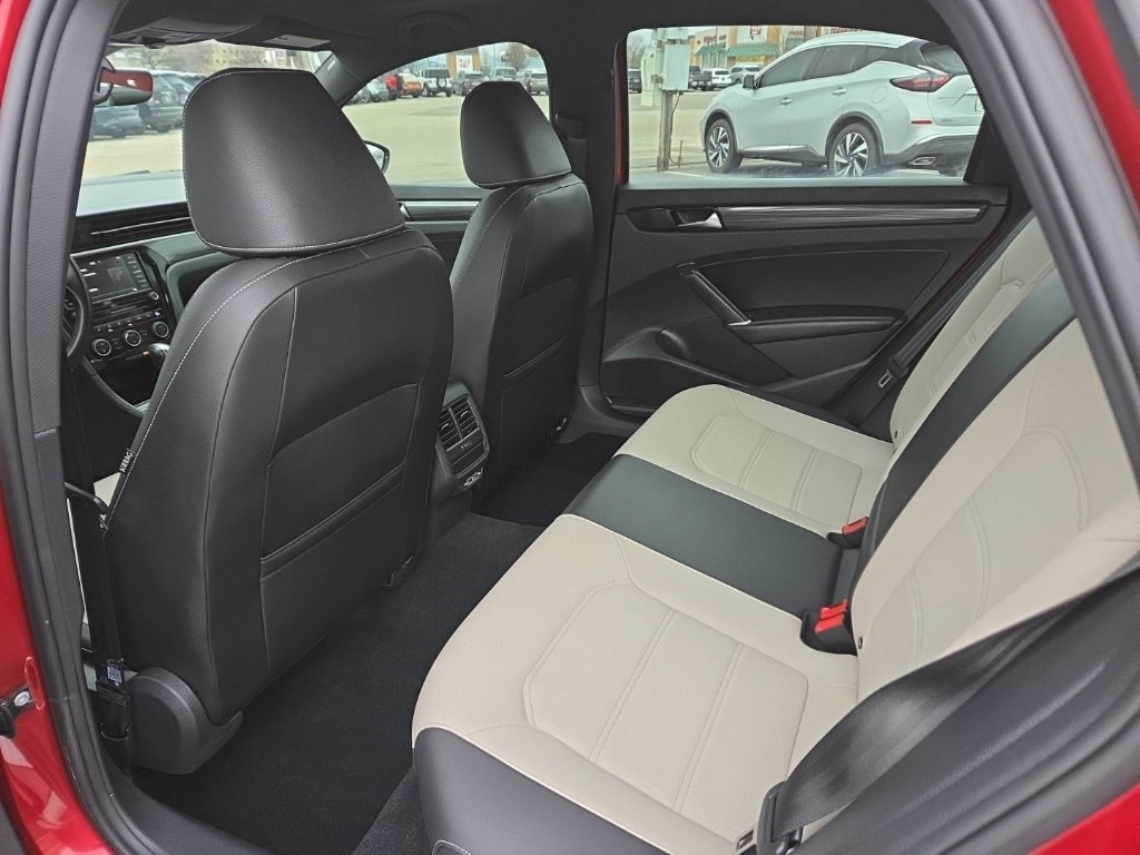 Used 2021 Volkswagen Passat 2.0T R-Line image 18