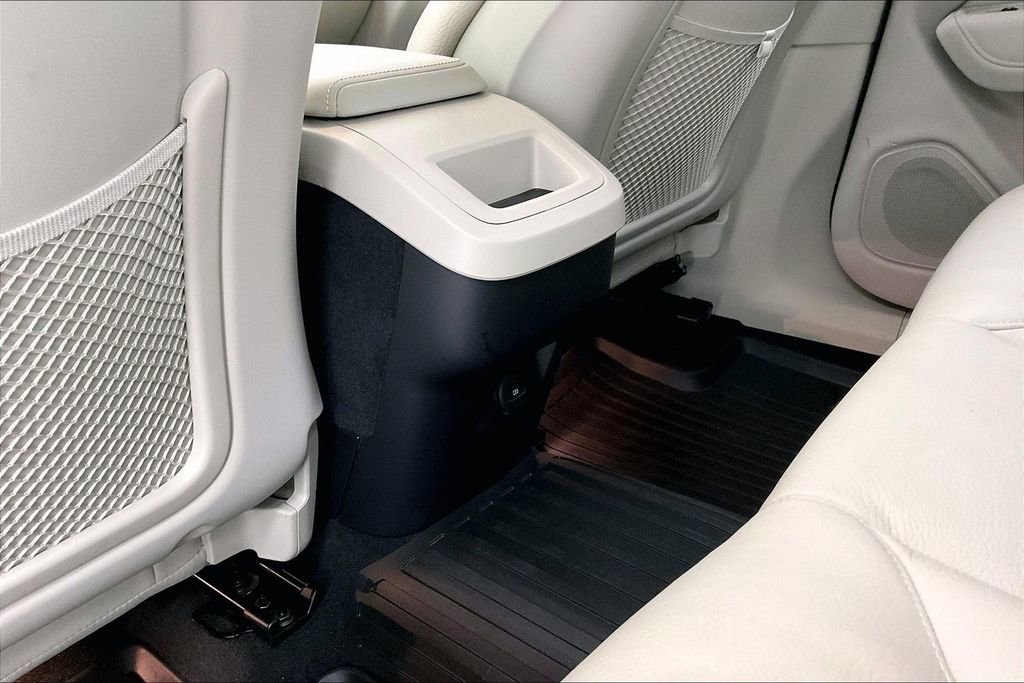 Certified 2023 Volvo XC60 B5 Plus w/ Protection Package Premier image 32