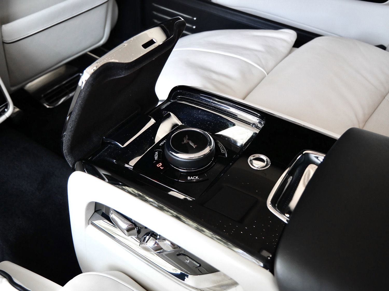 Certified 2022 Rolls-Royce Phantom Extended Wheelbase w/ The Phantom Package RWD image 33