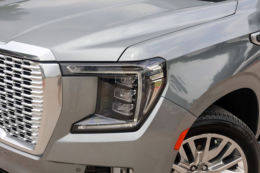 Used 2023 GMC Yukon Denali AWD/4WD image 3