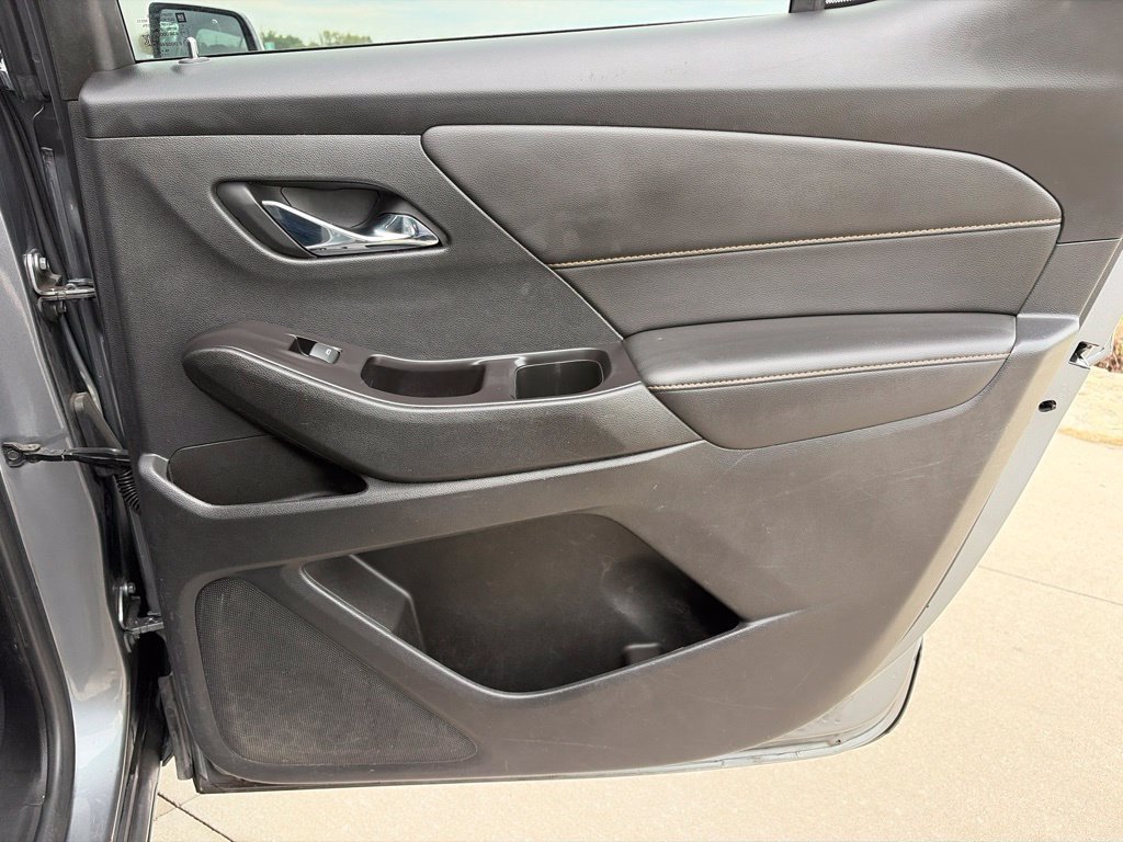 Used 2020 Chevrolet Traverse LS FWD image 29