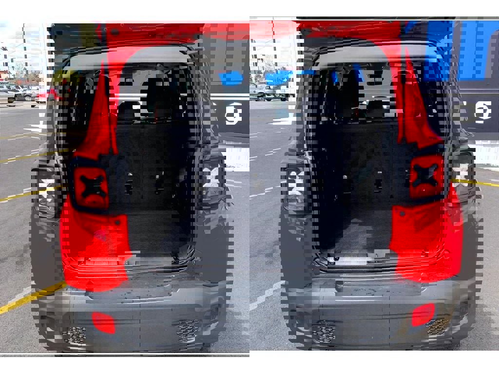 Used 2023 Jeep Renegade Latitude image 10