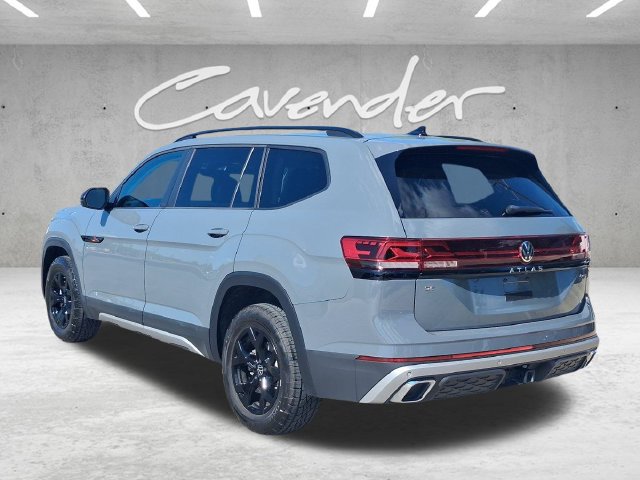 Used 2024 Volkswagen Atlas Peak Edition SE AWD/4WD image 17