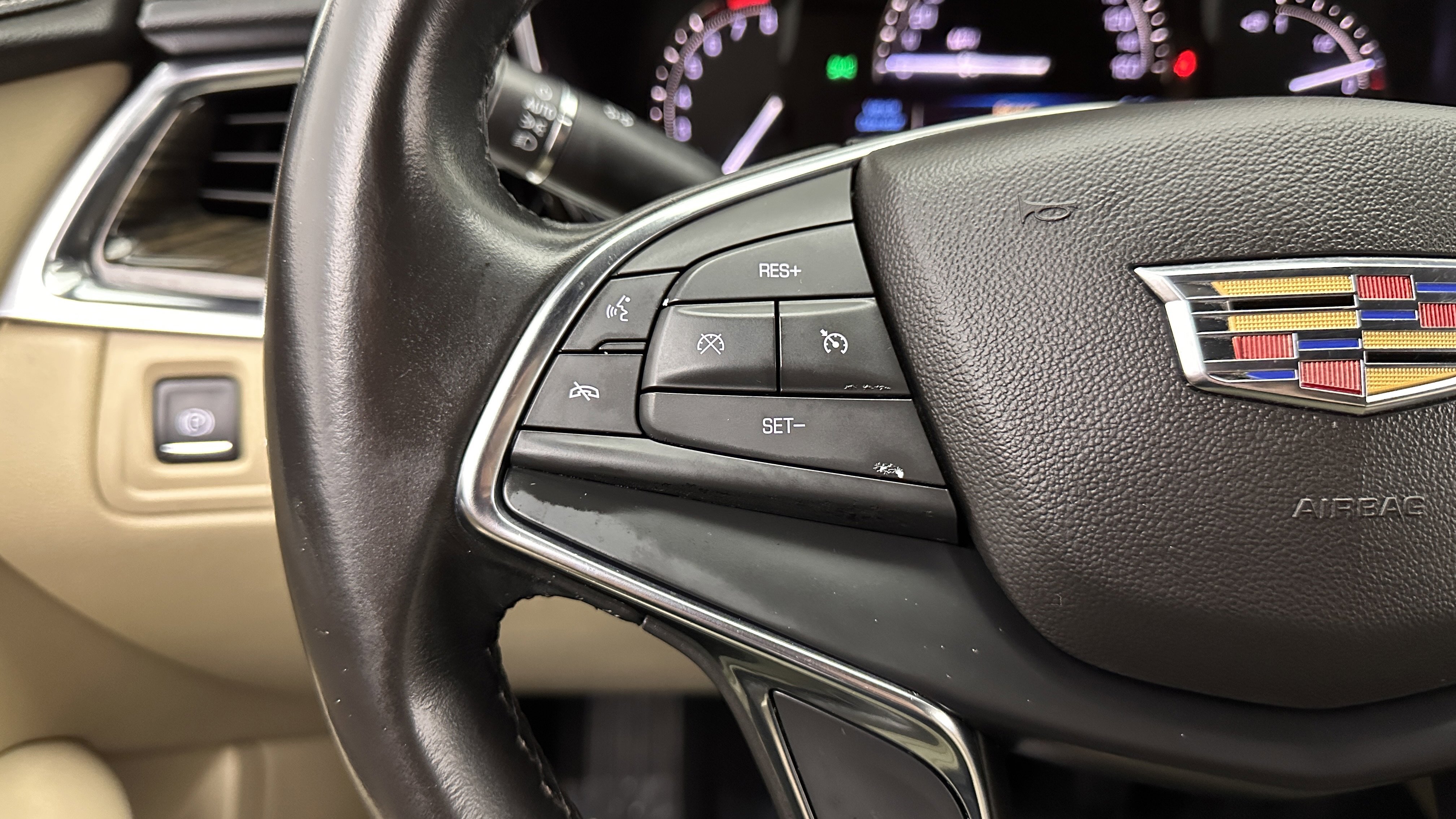 Used 2019 Cadillac XT5 FWD image 17