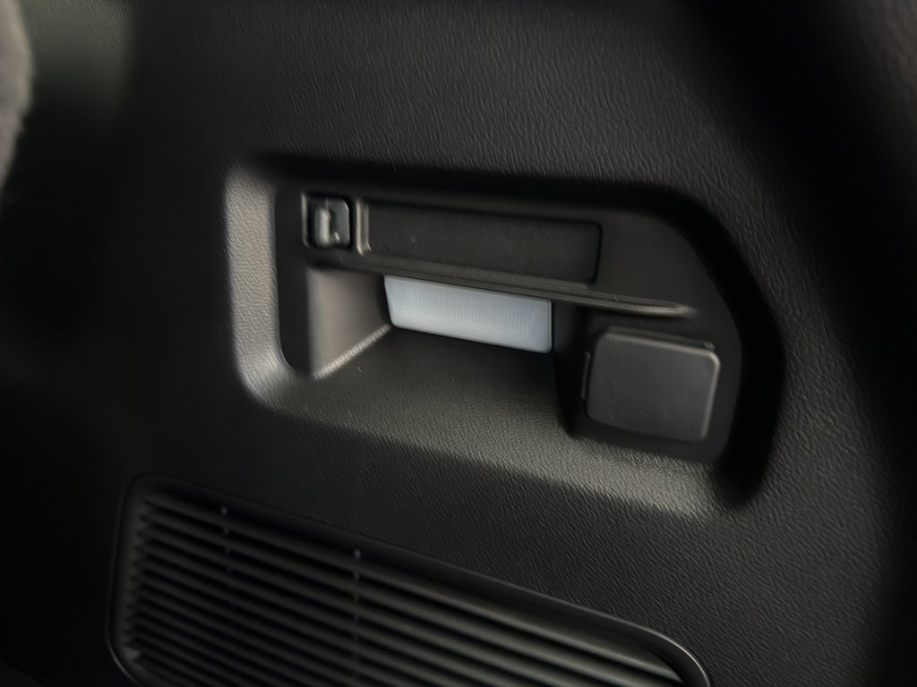 Used 2023 Ford Explorer Limited image 13