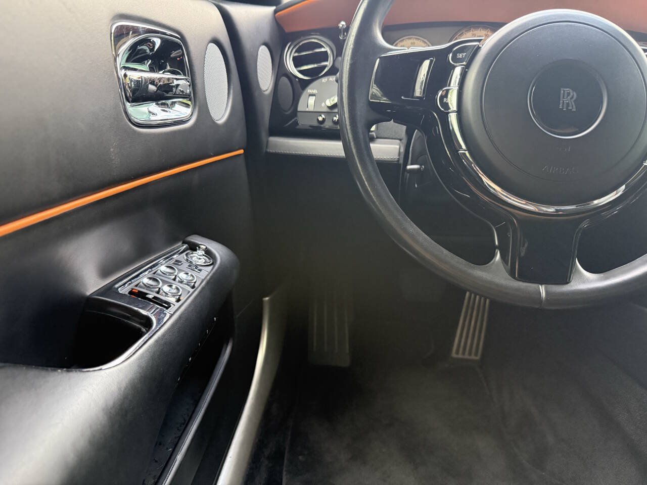 Used 2018 Rolls-Royce Dawn RWD image 44