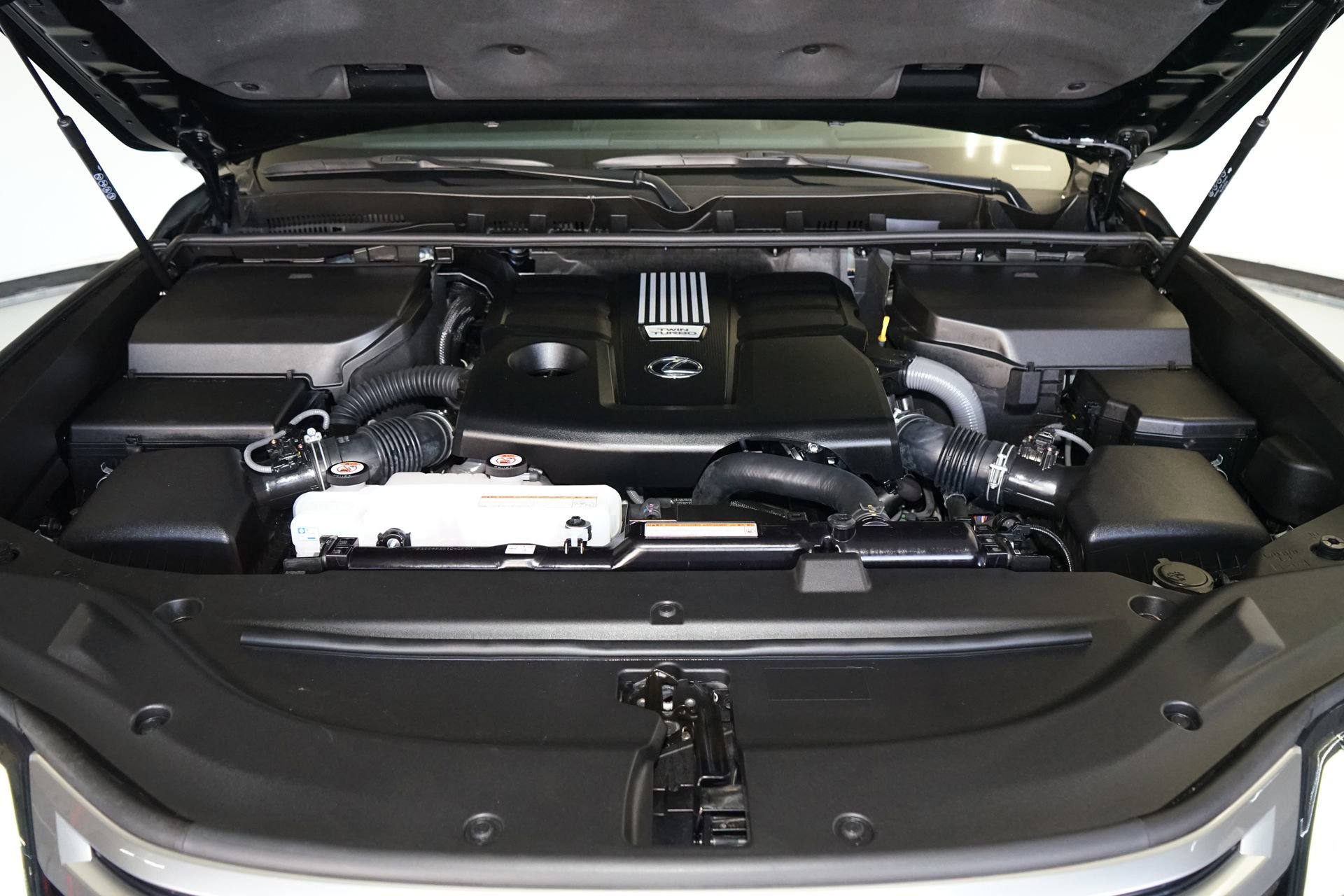 Used 2025 Lexus LX 600 4WD w/ Accessory Package (2T) image 36