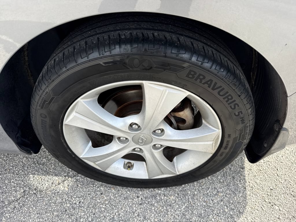 Used 2013 Hyundai Elantra FWD image 11