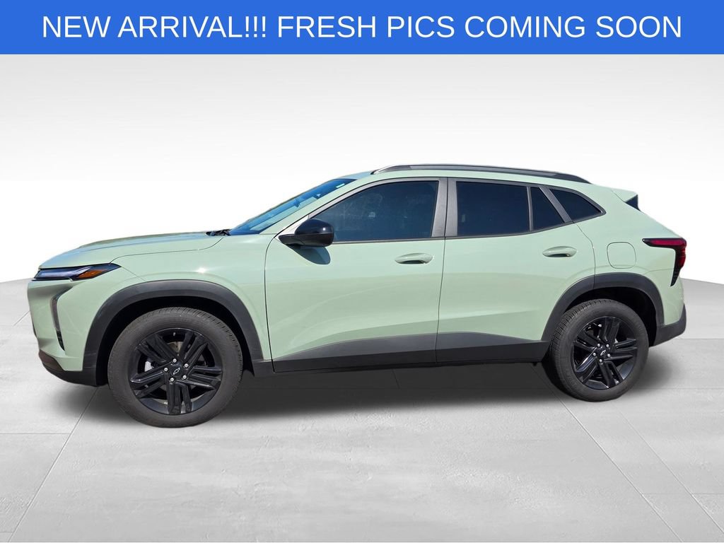 Used 2025 Chevrolet Trax ACTIV w/ Sunroof Package FWD image 3