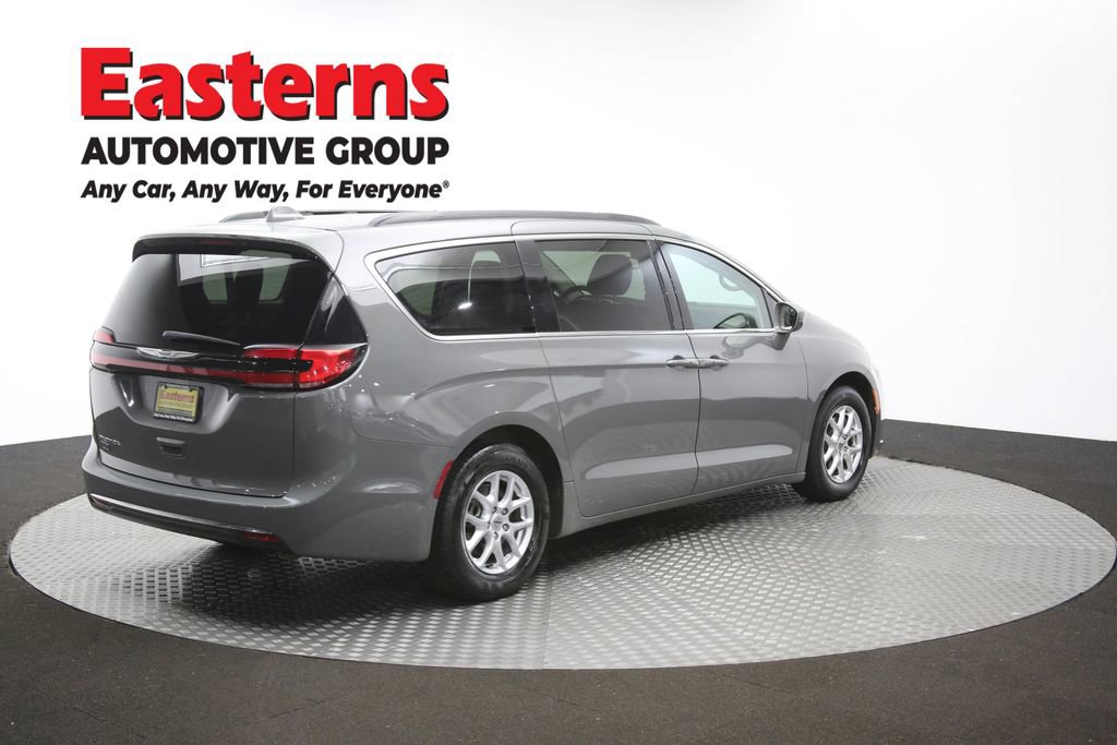 Used 2022 Chrysler Pacifica Touring-L image 42