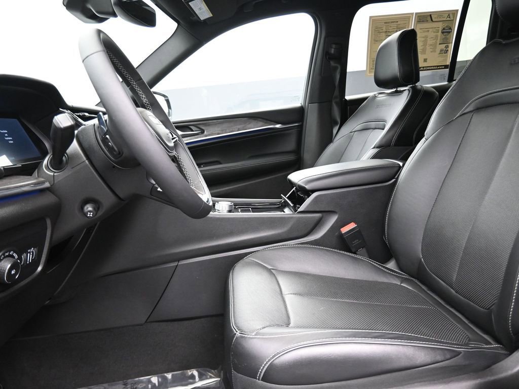 Used 2023 Jeep Grand Cherokee Overland image 13