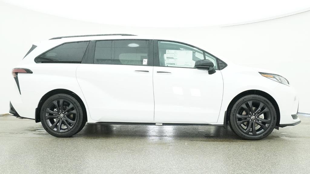 New 2026 Toyota Sienna XSE FWD image 13