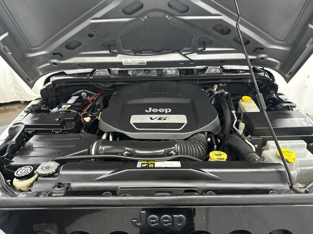 Used 2015 Jeep Wrangler Sport AWD/4WD image 9