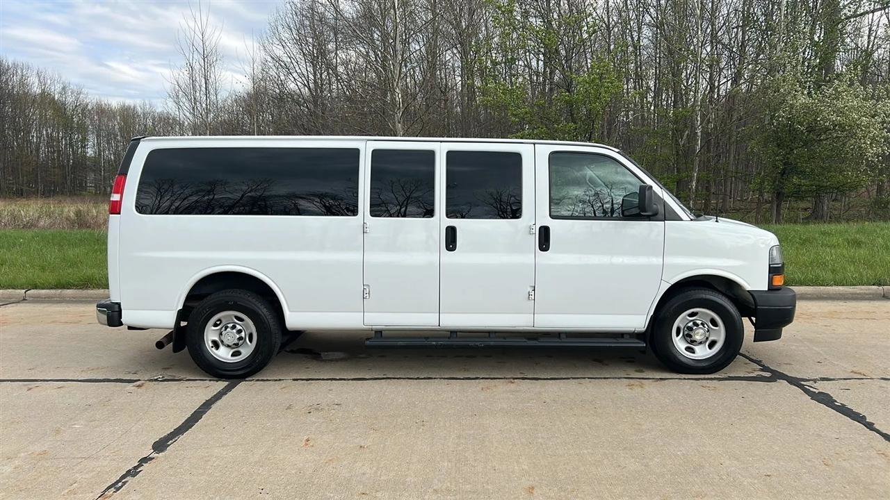 Used 2018 Chevrolet Express 3500 LT w/ LT Preferred Equipment Group RWD image 5