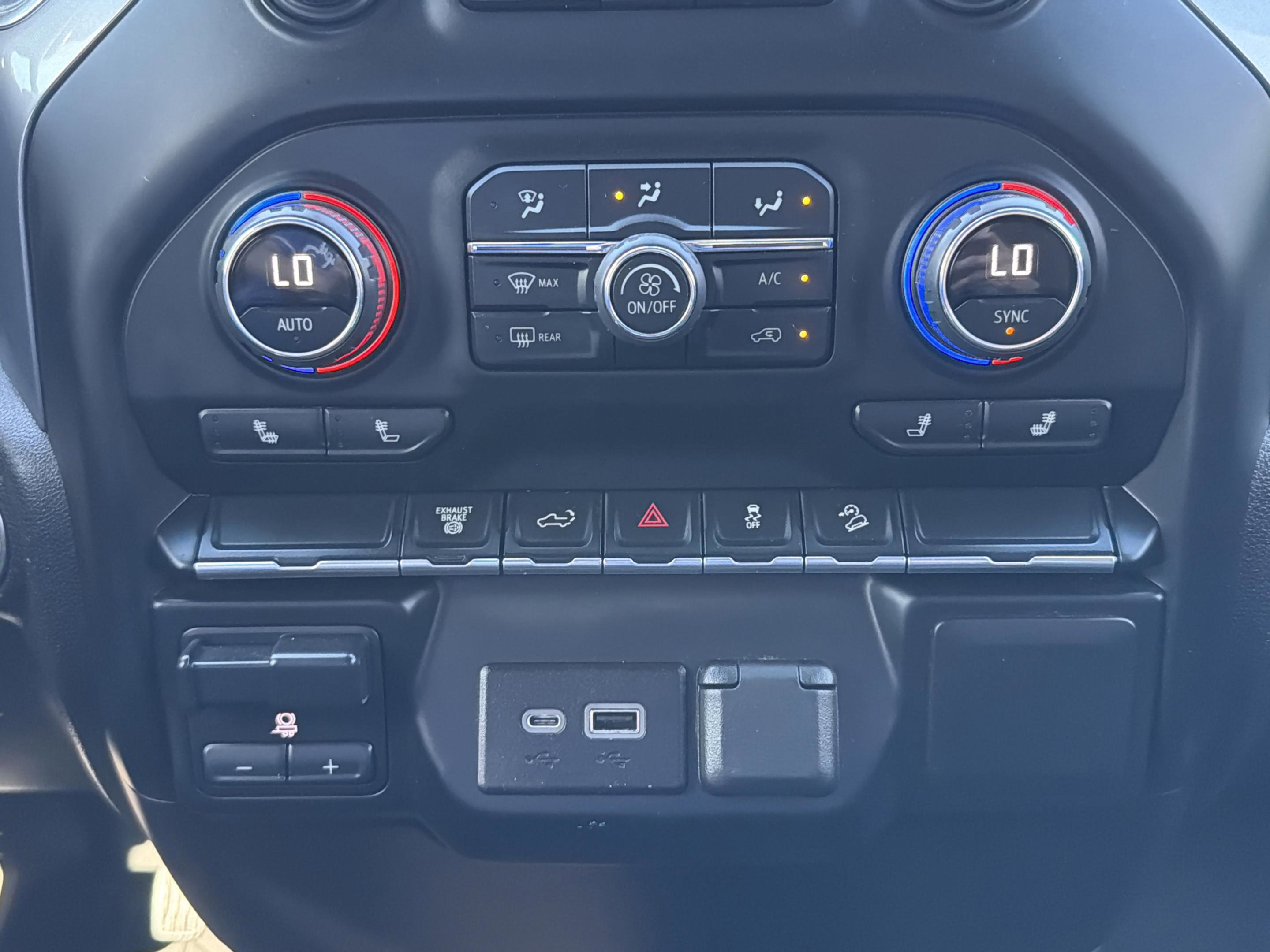 Used 2022 Chevrolet Silverado 2500 LT w/ Convenience Package image 34