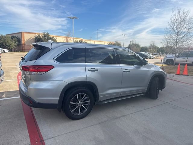 Used 2018 Toyota Highlander XLE image 3