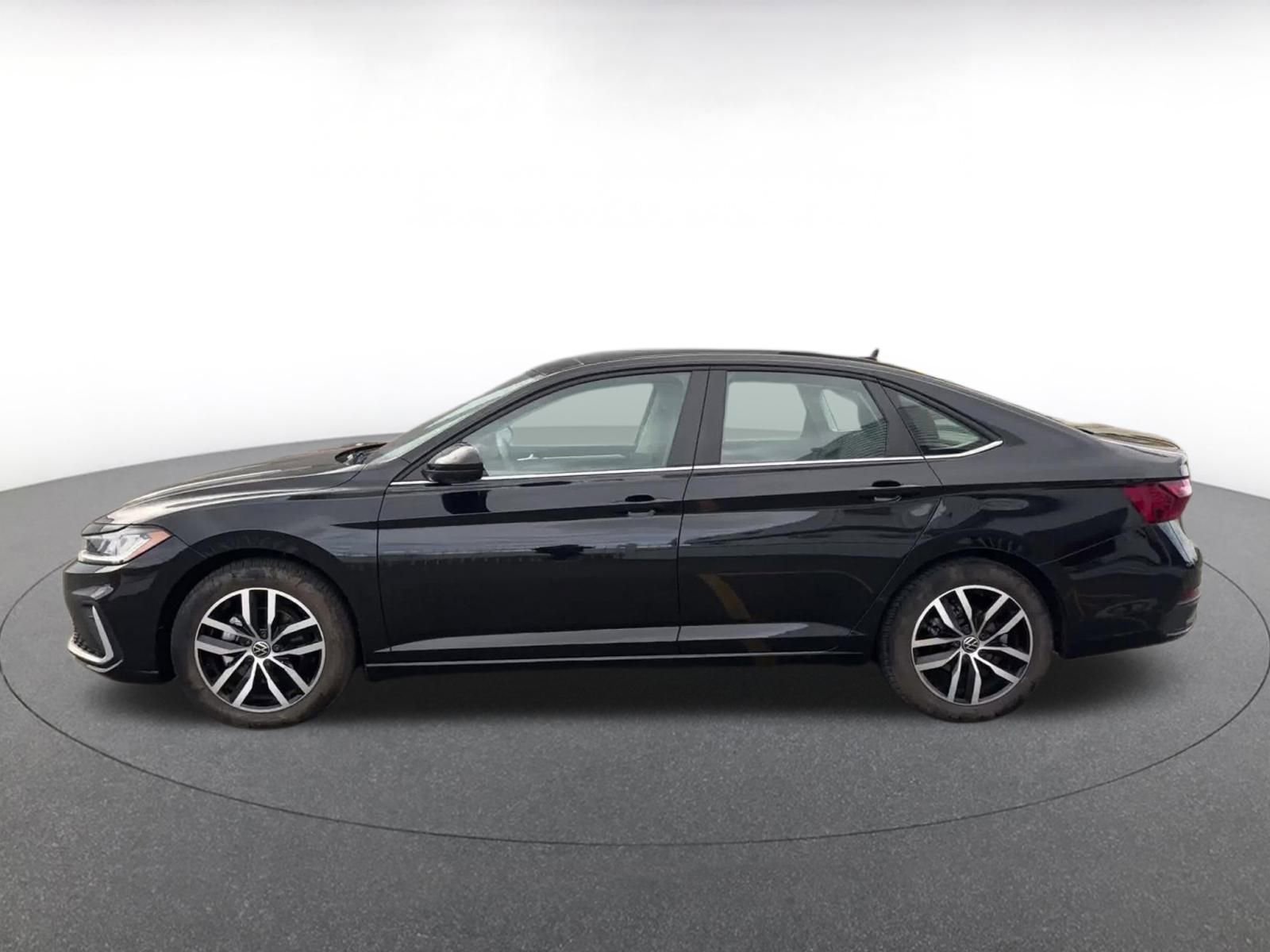 Used 2025 Volkswagen Jetta SE image 9