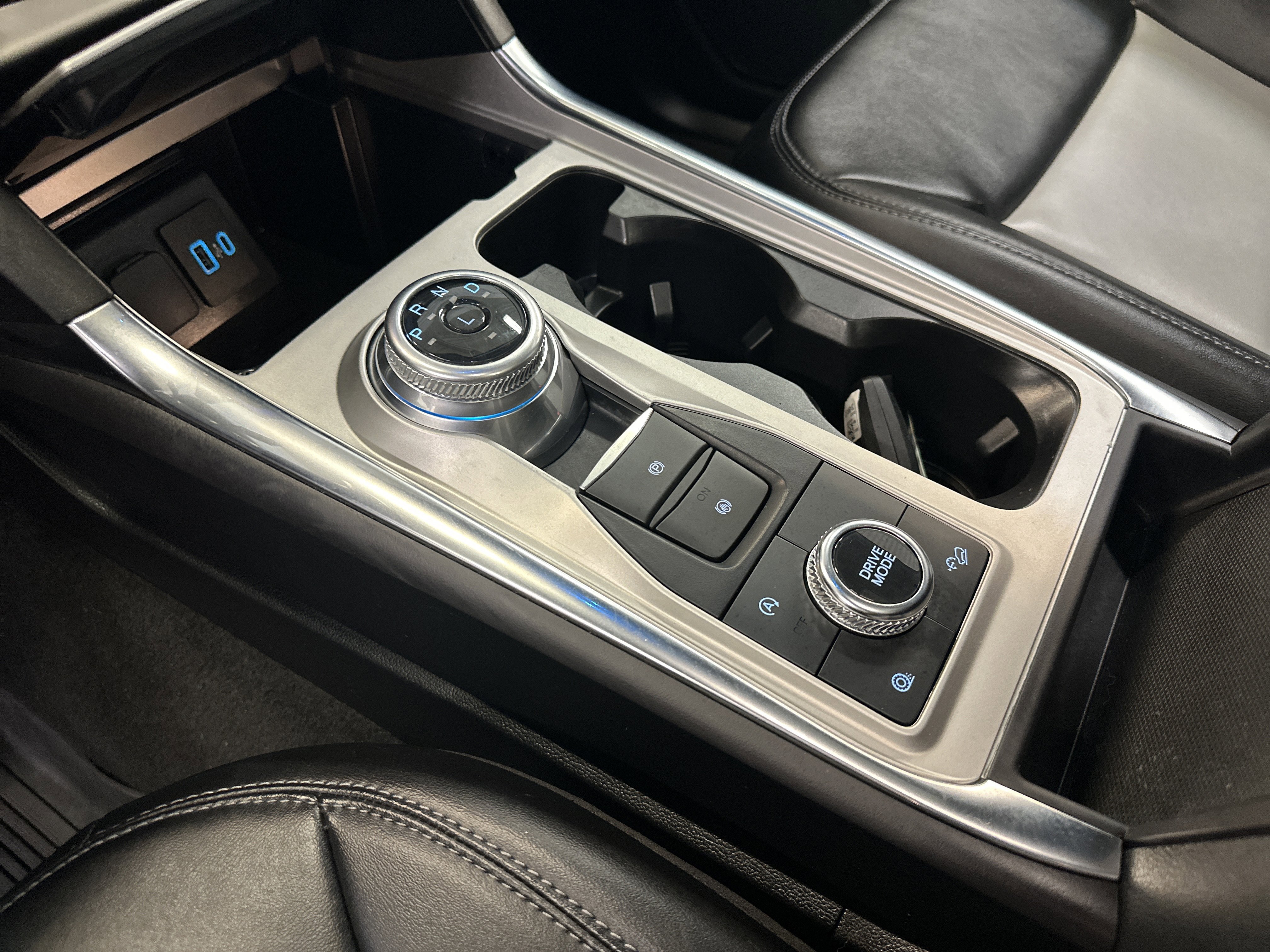 Used 2023 Ford Explorer XLT w/ Equipment Group 202A image 32