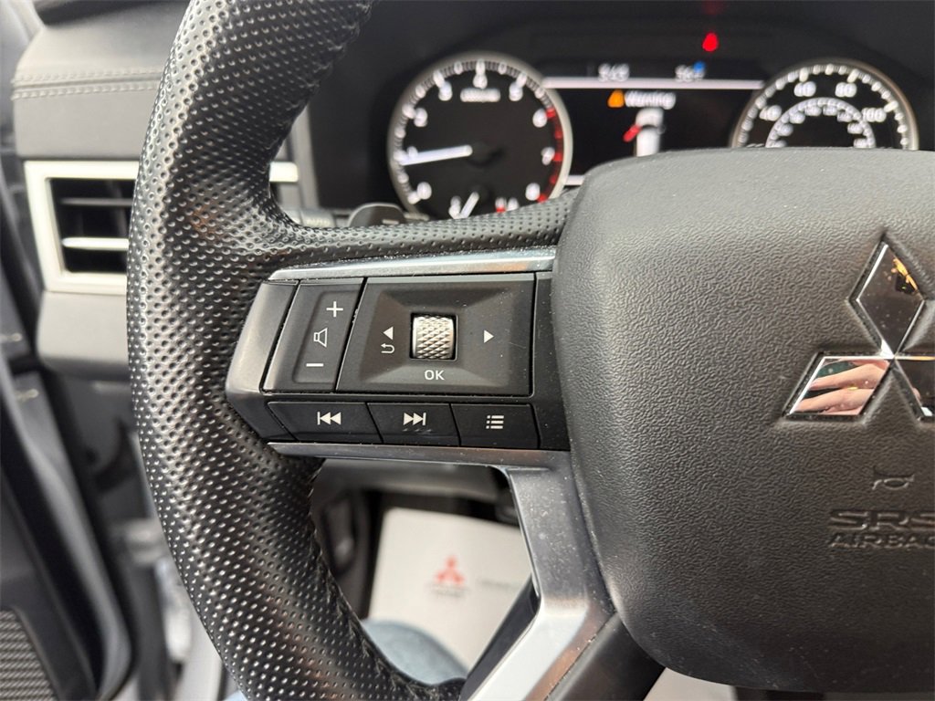 Used 2022 Mitsubishi Outlander SE image 28