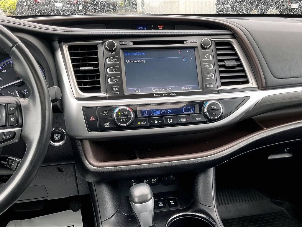 Used 2018 Toyota Highlander Limited w/ Protection Package #3 AWD/4WD image 19
