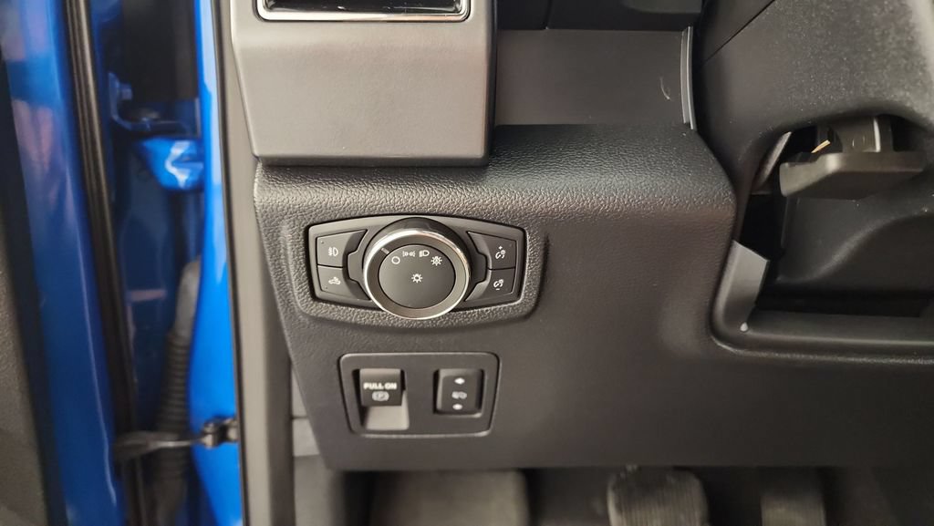 Used 2020 Ford F150 XLT w/ Equipment Group 302A Luxury AWD/4WD image 21