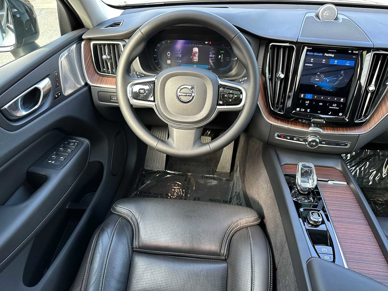 Certified 2023 Volvo XC60 T8 Ultimate w/ Climate Package image 17