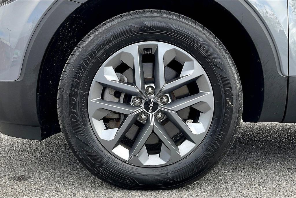 Used 2023 Kia Telluride LX image 9