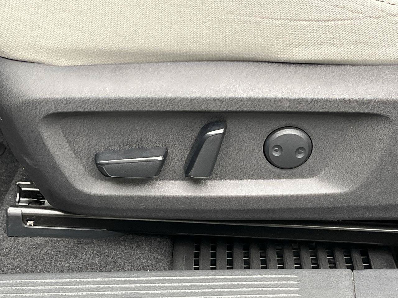 Used 2023 Nissan Rogue SV AWD/4WD image 9