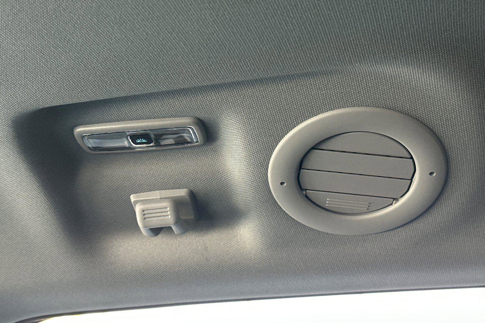 Used 2023 Ford Explorer XLT image 13