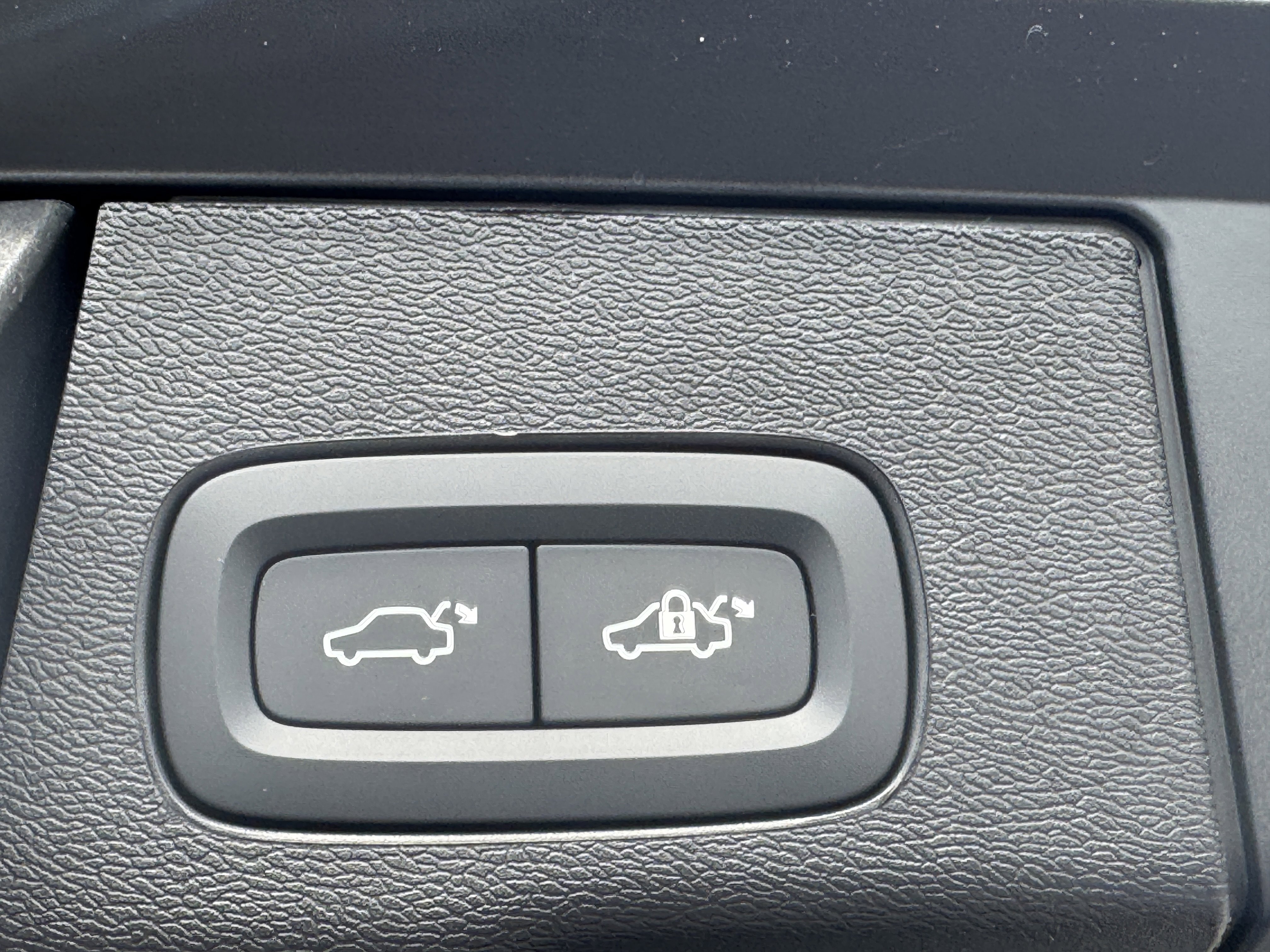 New 2026 Volvo XC60 B5 Core w/ Protection Package image 11