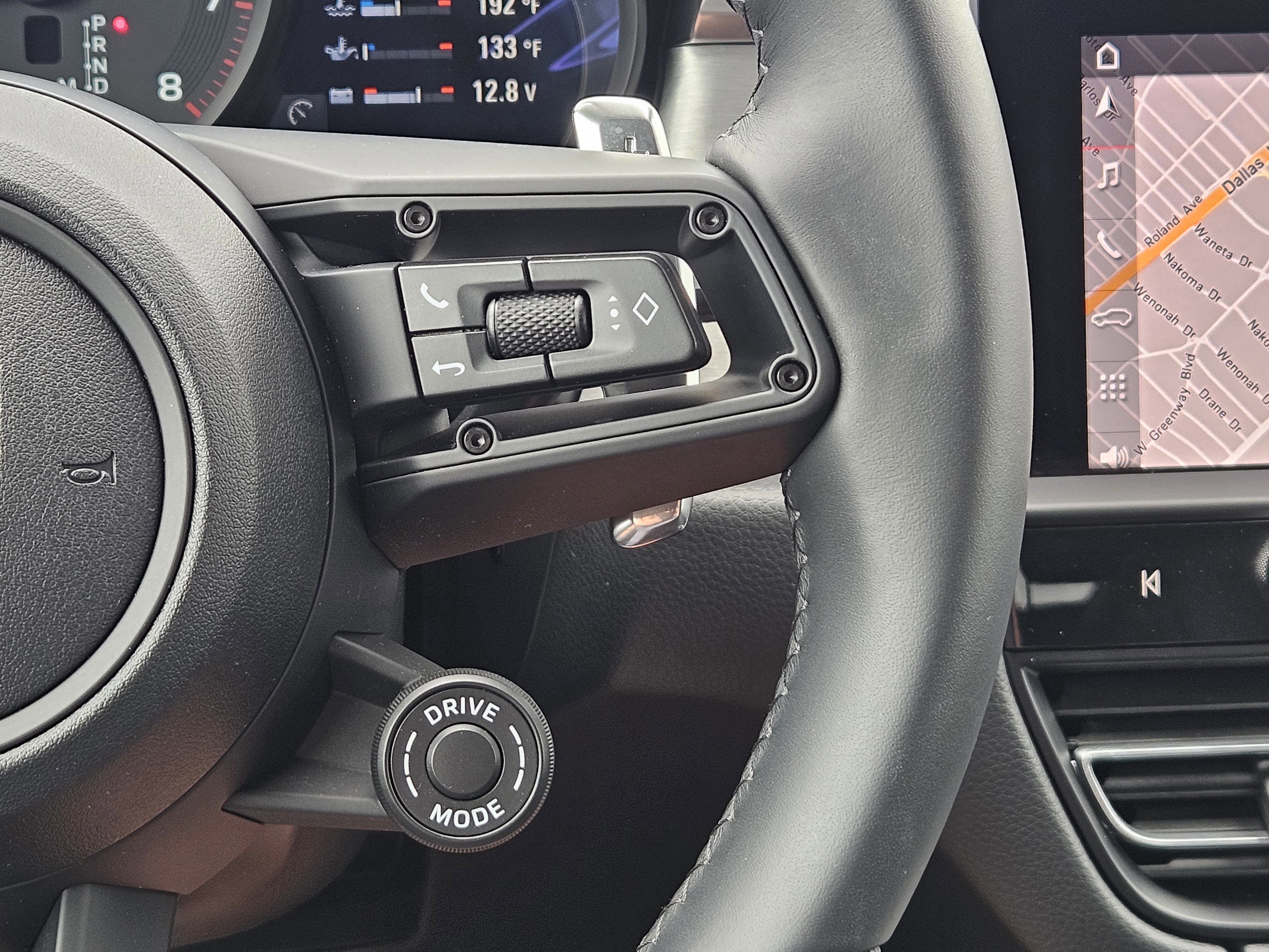 Certified 2026 Porsche Macan AWD/4WD image 27
