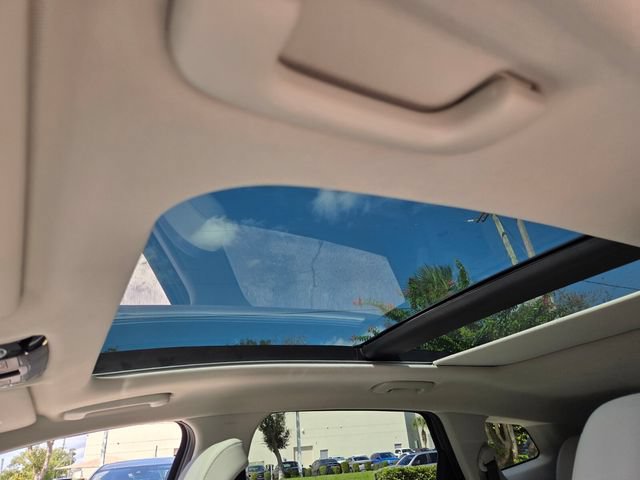 Used 2025 Kia Sportage EX w/ Premium Package FWD image 12