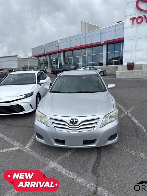 Used 2011 Toyota Camry LE FWD image 2