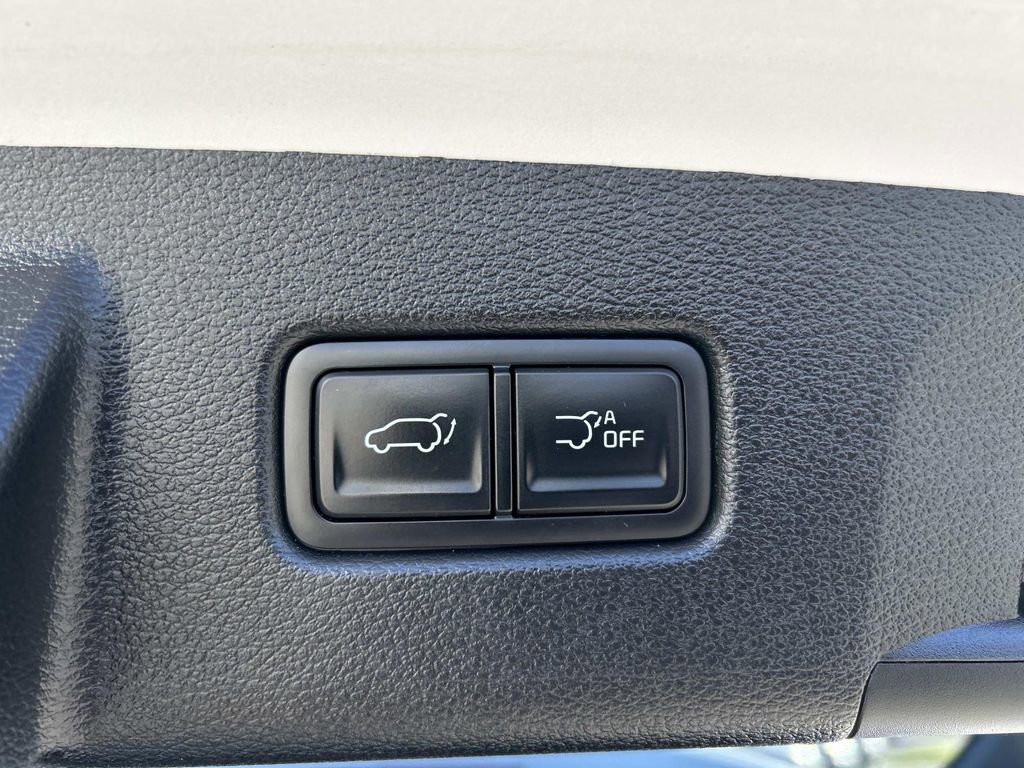 Used 2023 Kia Telluride EX image 16