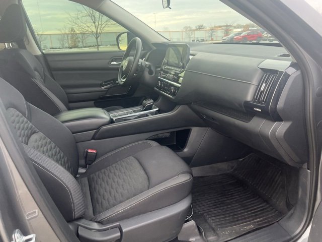 Used 2022 Nissan Pathfinder S image 29