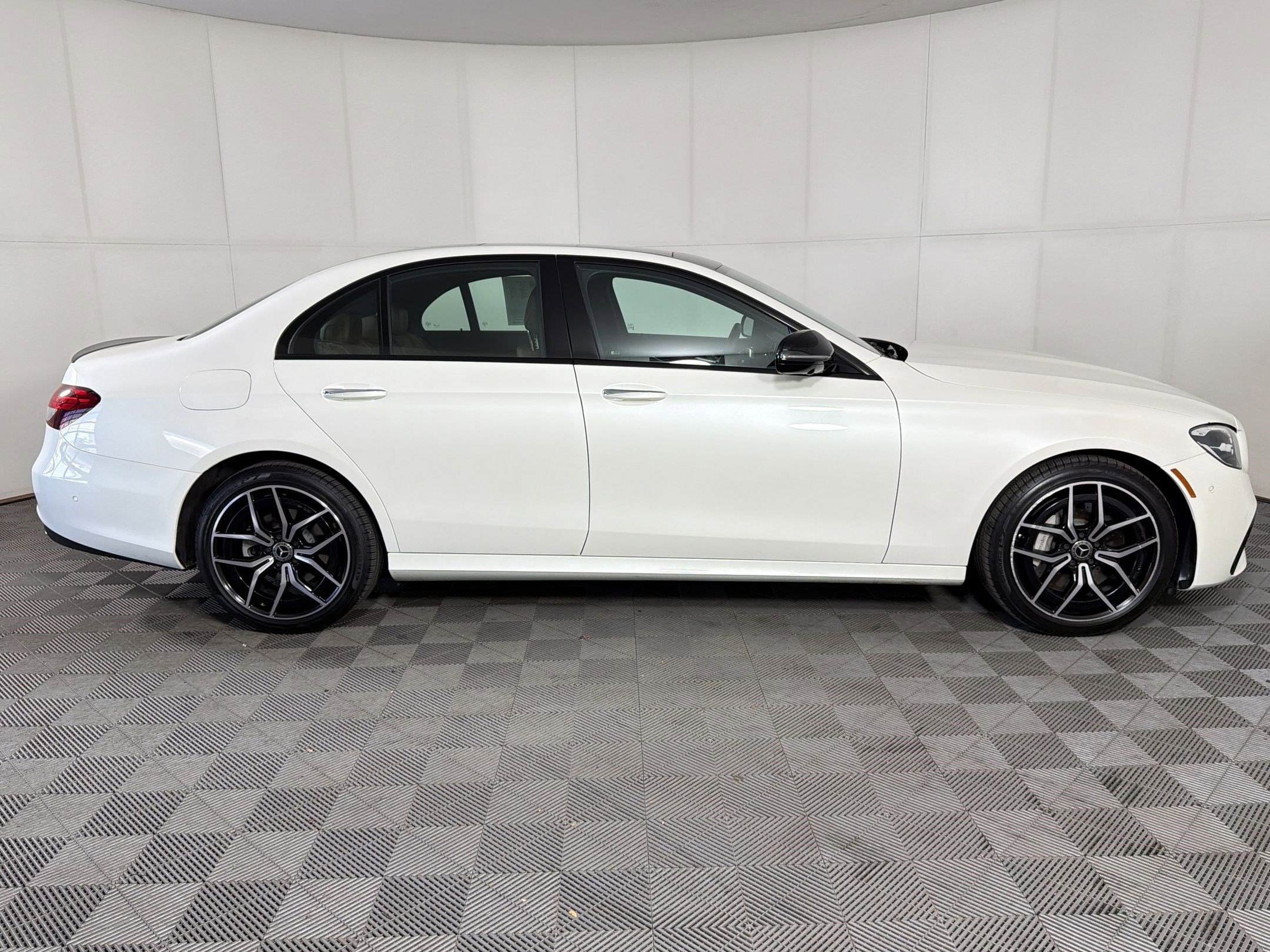 Used 2023 Mercedes-Benz E 350 4MATIC Sedan image 8