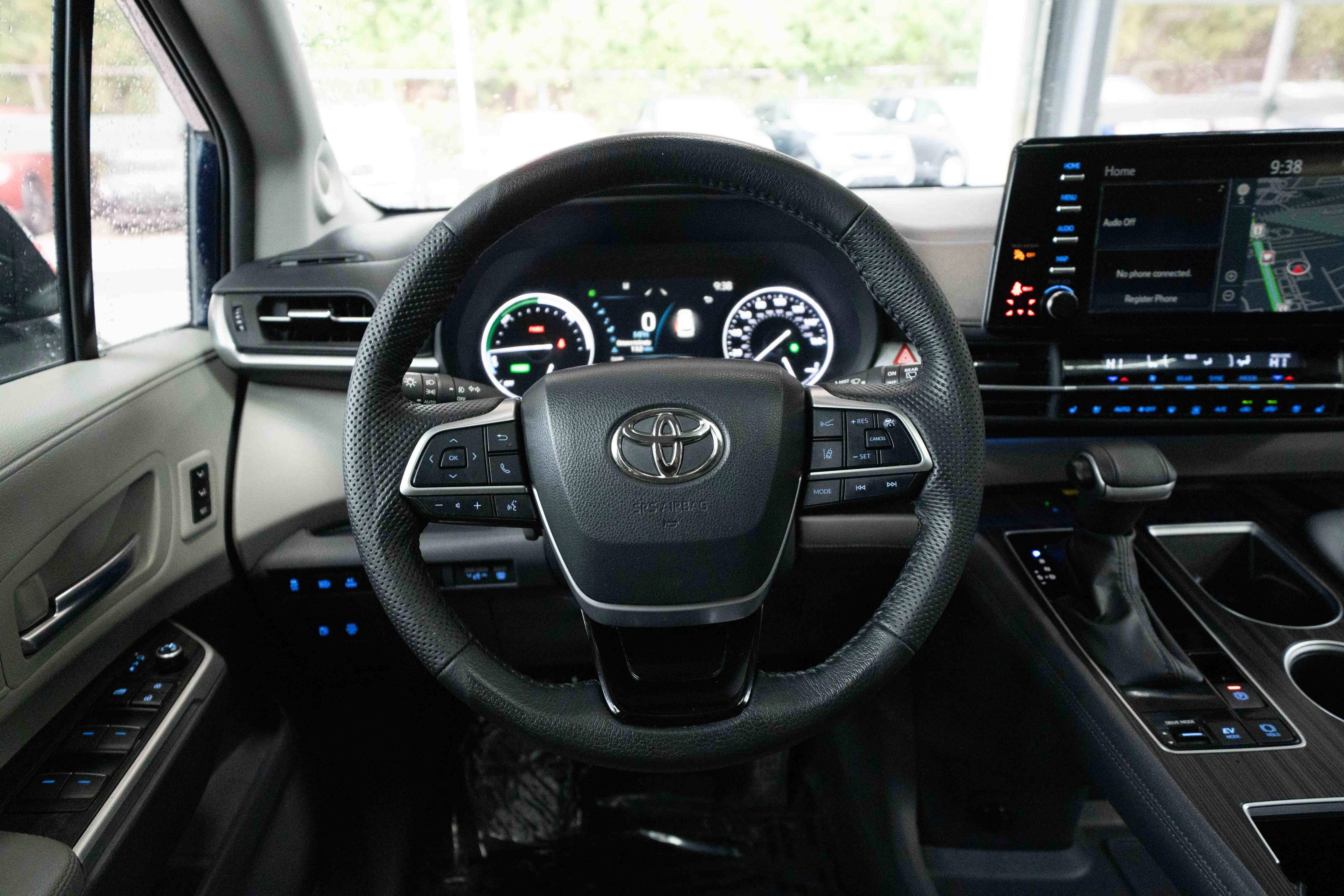 Used 2023 Toyota Sienna Limited image 21