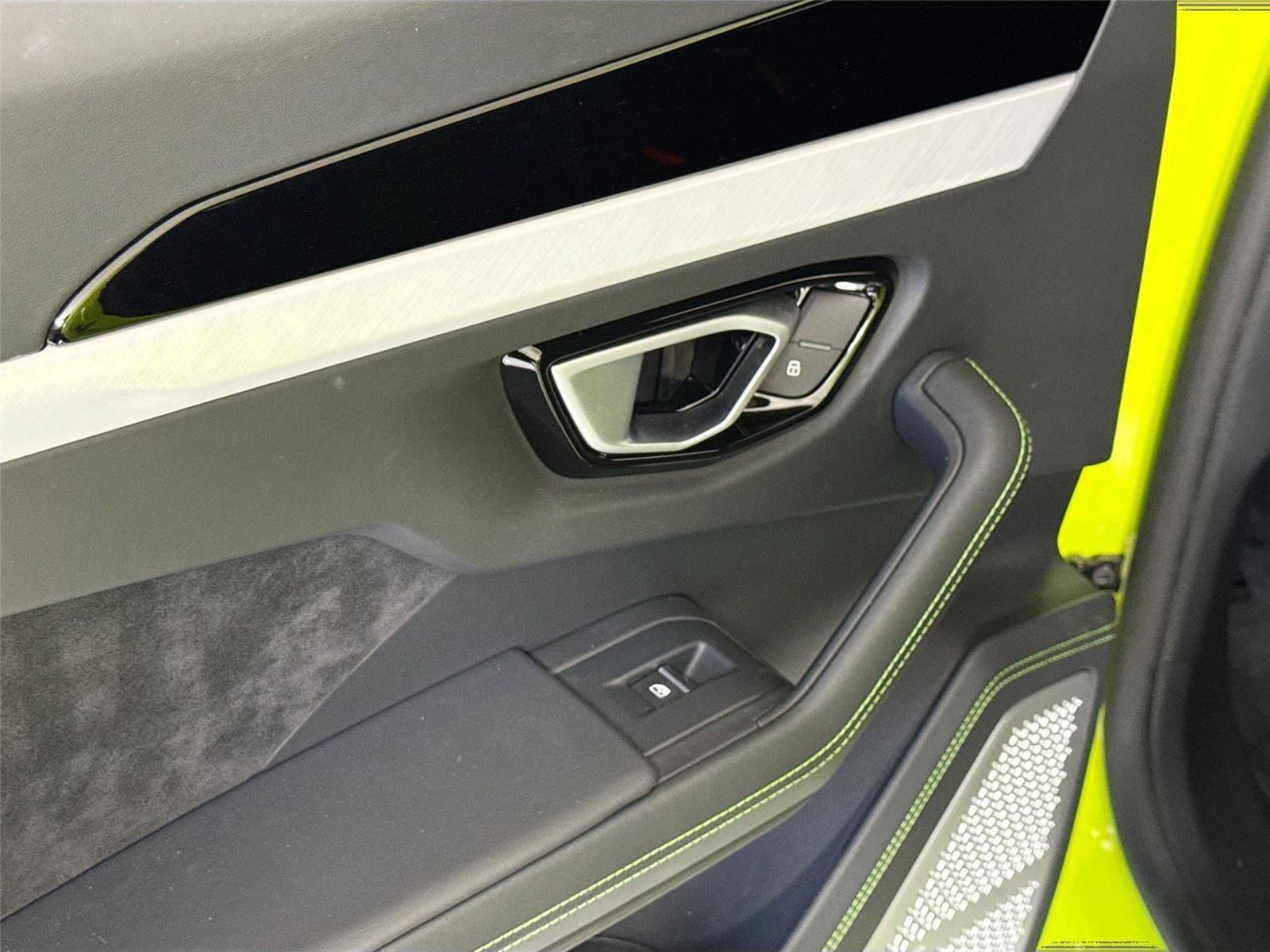 Used 2024 Lamborghini Urus S image 28