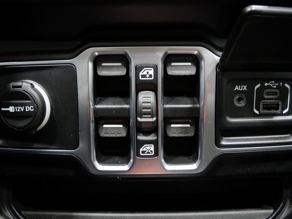 Used 2019 Jeep Wrangler Unlimited Sahara image 22