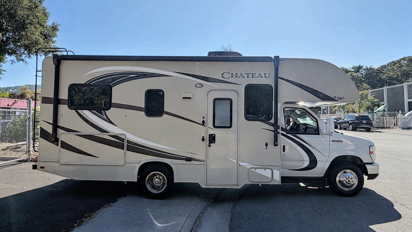 Used 2017 Ford E-450 and Econoline 450 Super Duty w/ Motorhome Prep Package RWD image 5