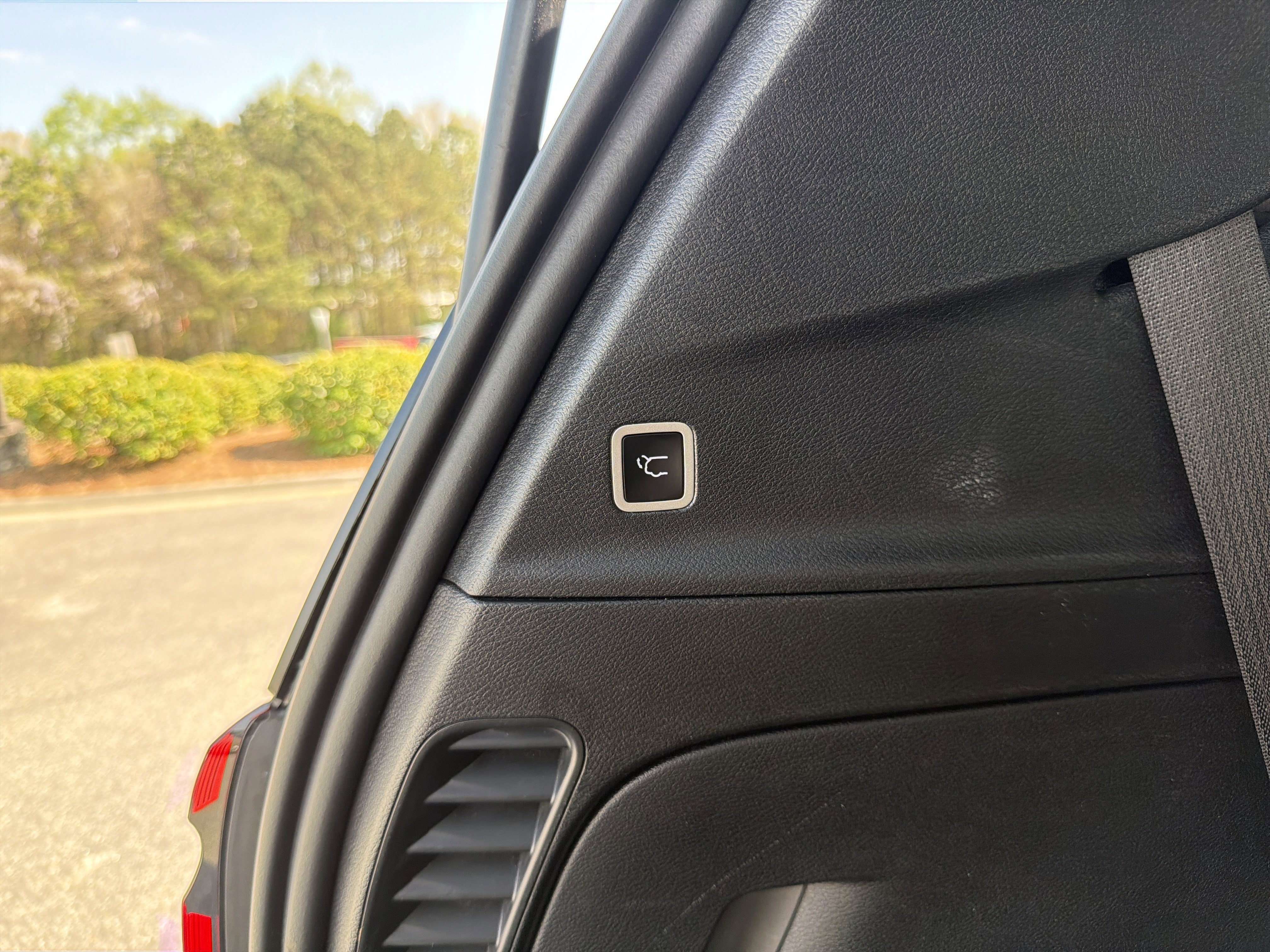 Used 2025 Chrysler Pacifica Select image 32