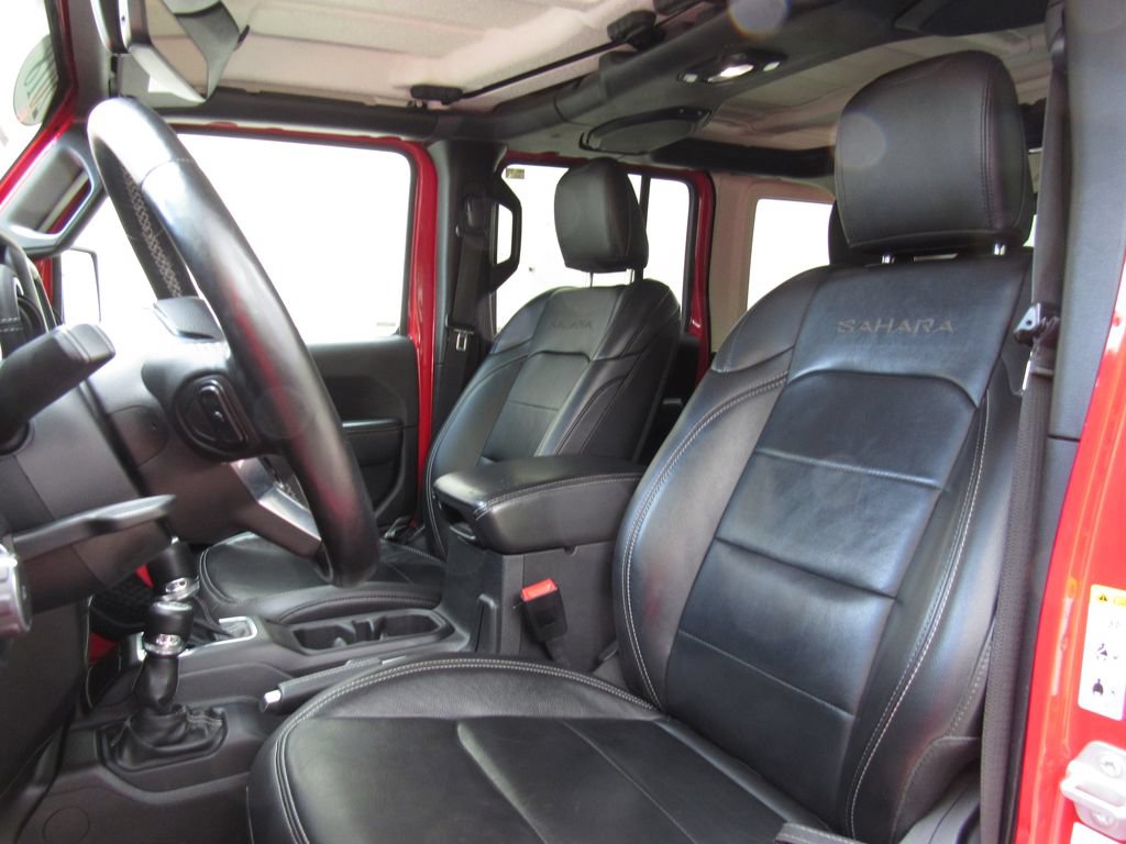 Used 2018 Jeep Wrangler Unlimited Sahara w/ Uconnect 4C Nav & Sound Group AWD/4WD image 13