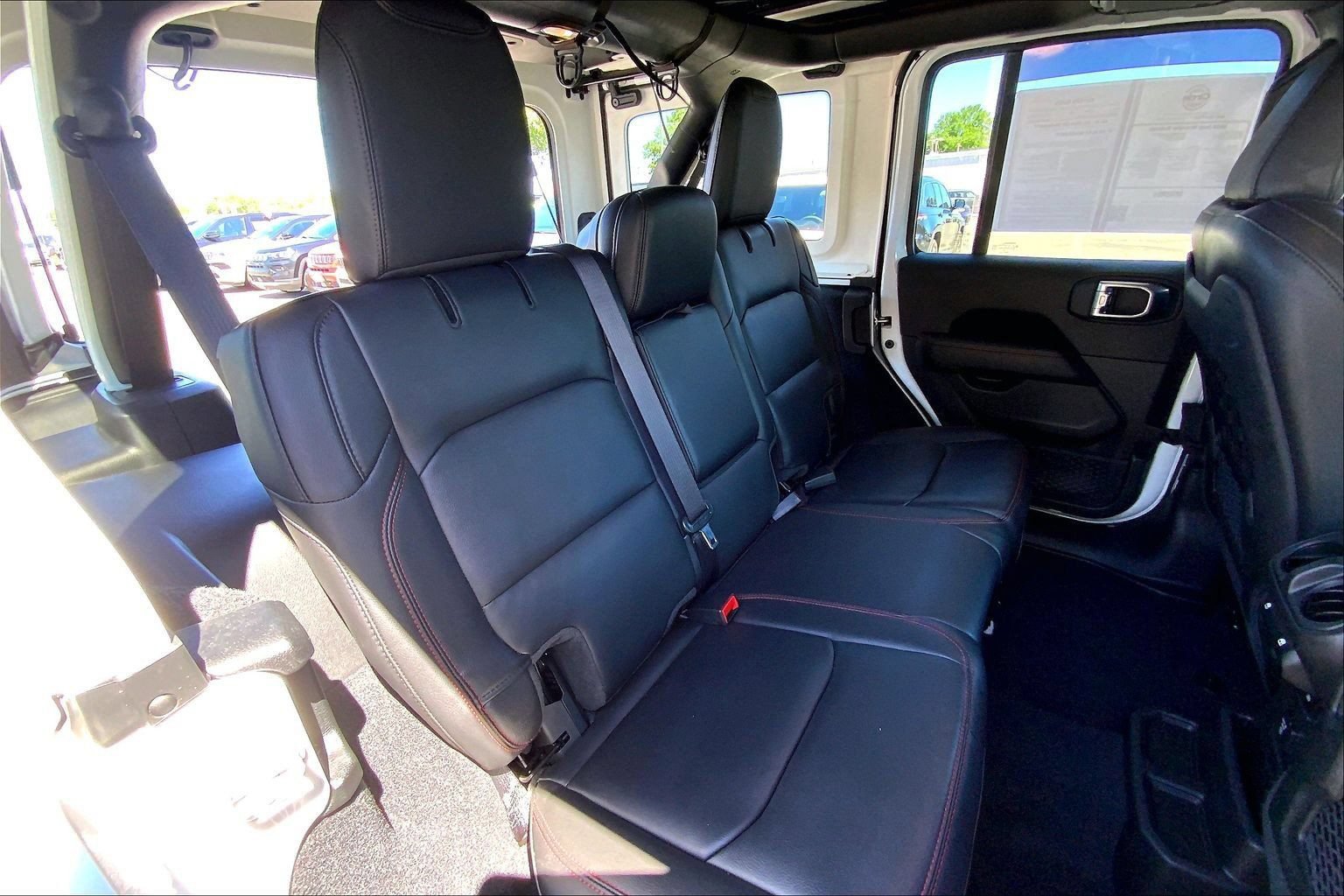 Used 2023 Jeep Wrangler Unlimited Rubicon AWD/4WD image 18
