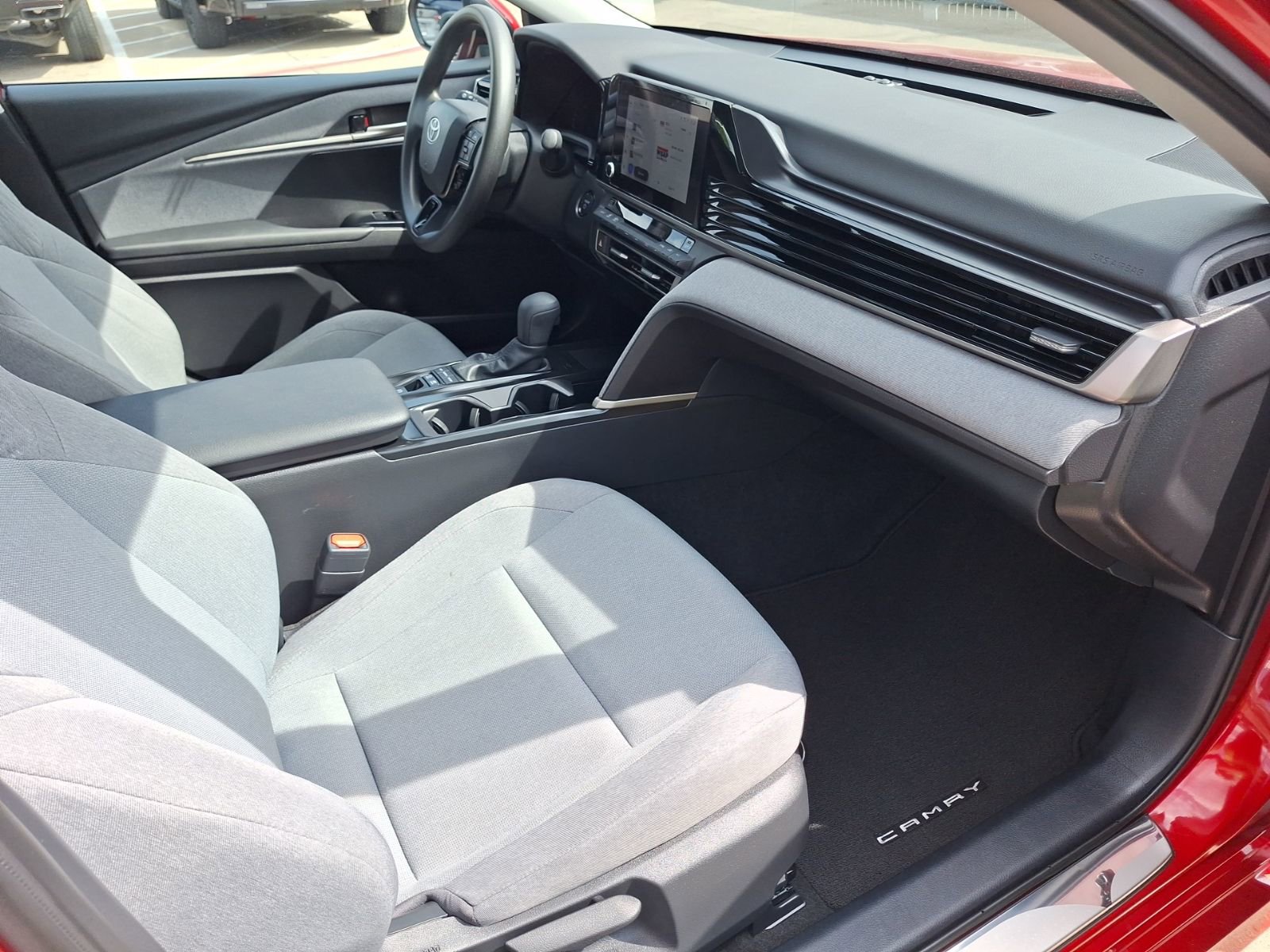 Used 2025 Toyota Camry LE w/ Convenience Package image 32